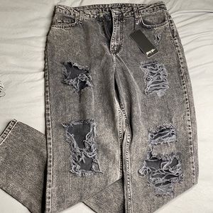 Grey/black wash jeans w/ holes.